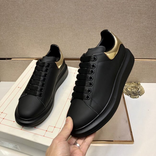 Alexander McQueen Womens Shoes Fashion Sneakers Unisex Design Luxury Brand Oversized Sneaker with Box Whatapp