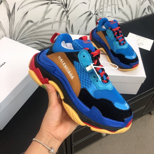 Balenciaga Mens Shoes Triple S Sneaker Whatapp