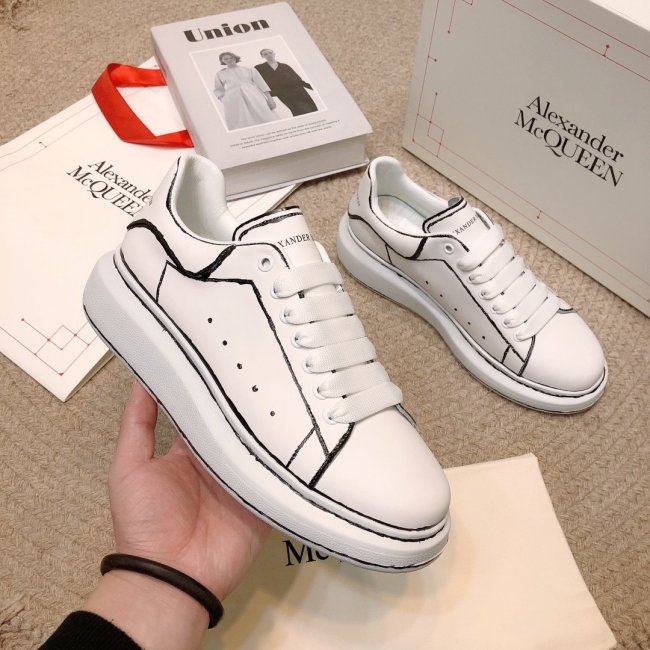 Alexander McQueen Women Shoes Fashion Design Luxury Brand Oversized Sneaker 627867WHYBI9061 Whatapp