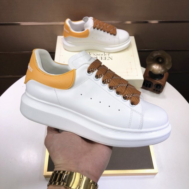 Alexander McQueen Womens Mens Shoes Fashion Sneakers Unisex Design Luxury Brand Oversized Sneaker with Box Whatapp