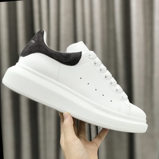 Alexander McQueen Men Shoes Fashion Design Luxury Brand Mens Men's Oversized Sneaker in White/Black with Original Box Whatapp