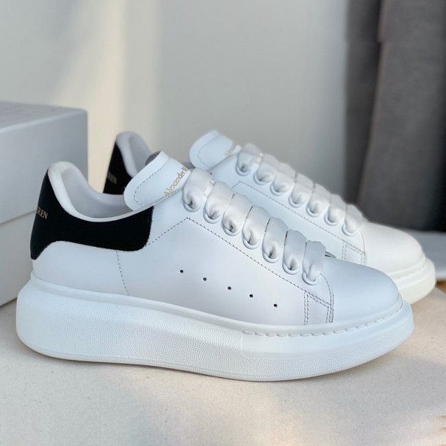 Alexander McQueen Men Shoes Fashion Design Luxury Brand Oversized Sneaker Whatapp