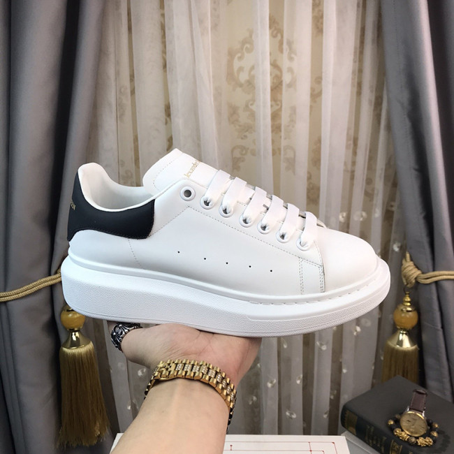 Alexander McQueen Womens Mens Shoes Fashion Sneakers Unisex Design Luxury Brand Oversized Sneaker with Box Whatapp