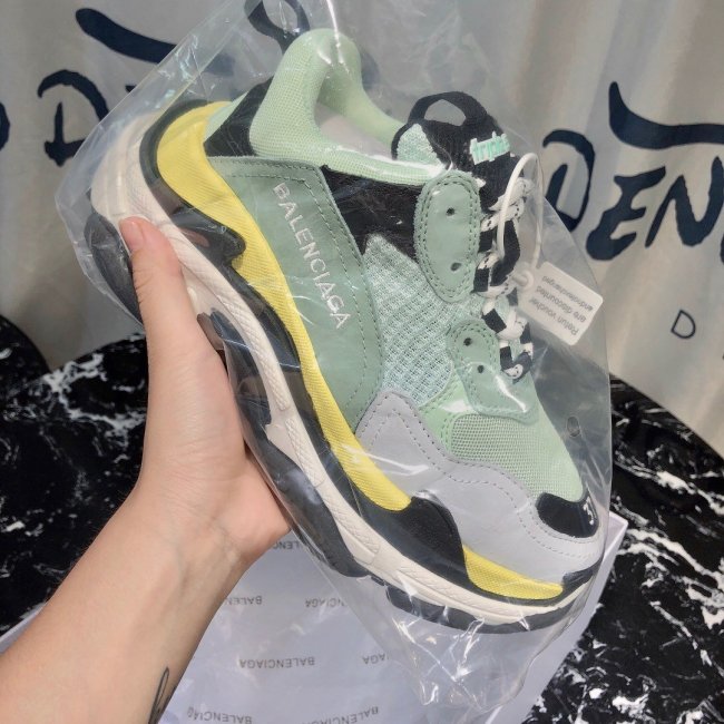 Balenciaga Womens Shoes Breathable Design Sneakers Luxury Brand Triple S Sneaker Whatapp