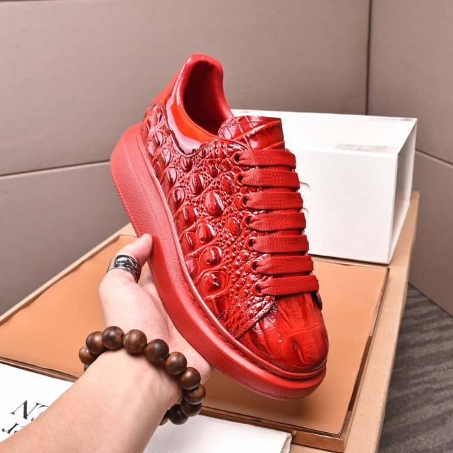 Alexander McQueen Womens Mens Shoes Fashion Sneakers Unisex Design Luxury Brand Oversized Sneaker with Box Whatapp