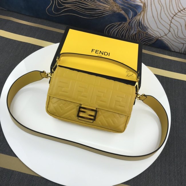 Fendi Womens Bag Handbag BAGUETTE Whatapp