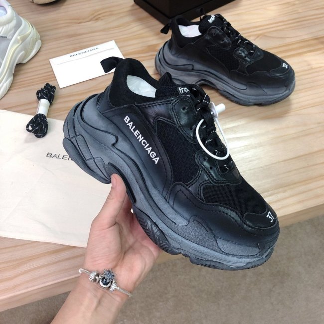 Balenciaga Womens Shoes Breathable Design Sneakers Luxury Brand Triple S Sneaker Whatapp