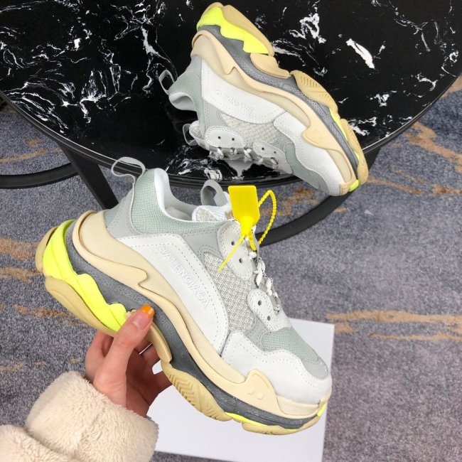 Balenciaga Mens Shoes Triple S Sneaker Whatapp