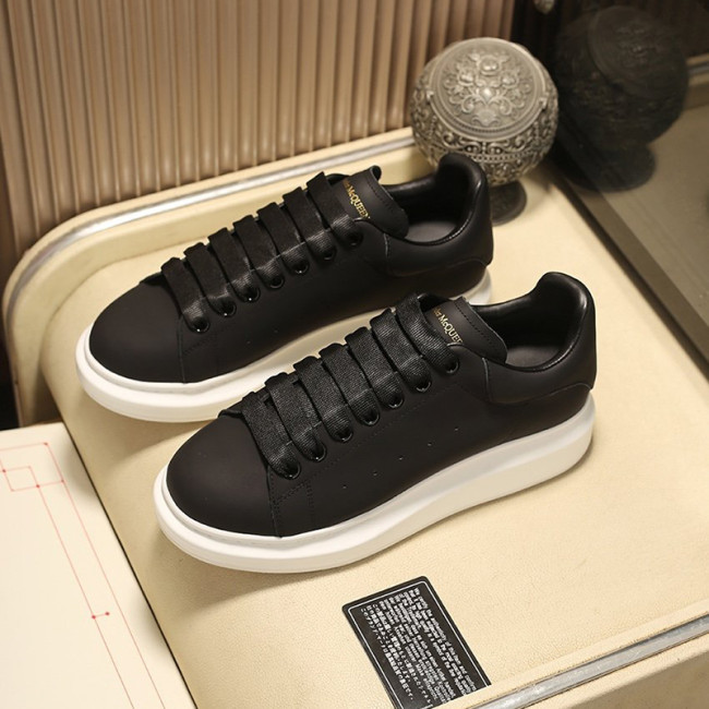 Alexander McQueen Womens Mens Shoes Fashion Sneakers Unisex Design Luxury Brand Oversized Sneaker with Box Whatapp