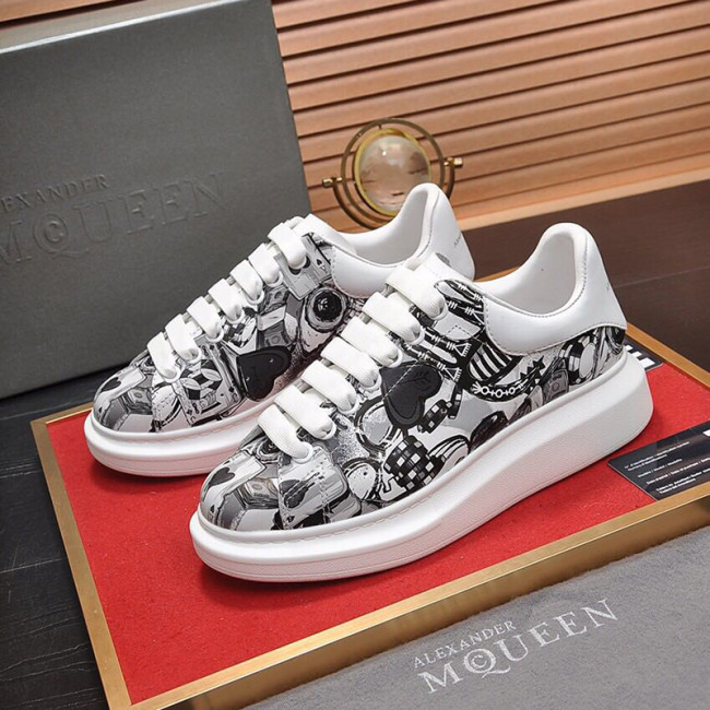 Alexander McQueen Men Shoes Fashion Design Luxury Brand Whatapp