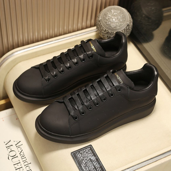 Alexander McQueen Womens Mens Shoes Fashion Sneakers Unisex Design Luxury Brand Oversized Sneaker with Box Whatapp