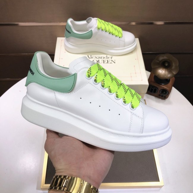 Alexander McQueen Womens Mens Shoes Fashion Sneakers Unisex Design Luxury Brand Oversized Sneaker with Box Whatapp