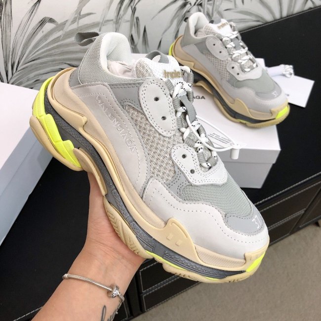 Balenciaga Mens Shoes Triple S Sneaker Whatapp