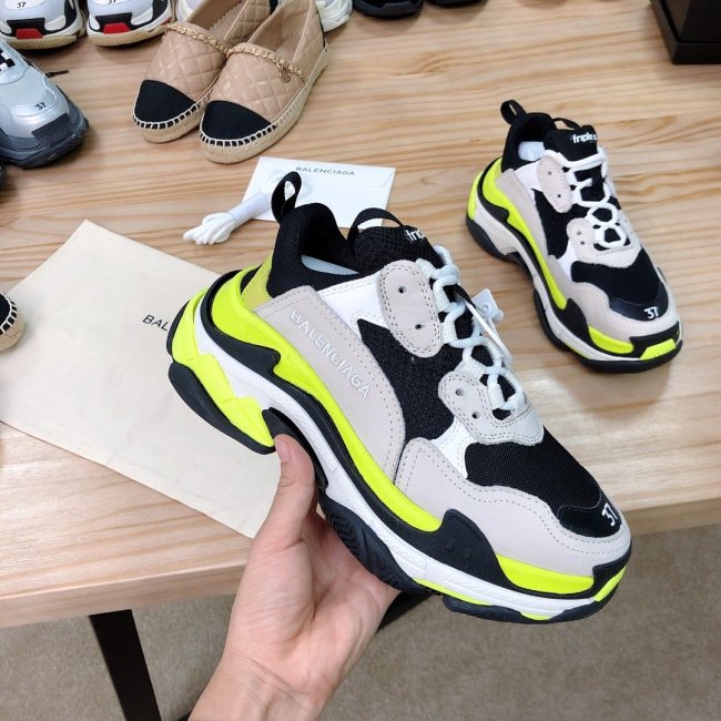 Balenciaga Womens Shoes Breathable Design Sneakers Luxury Brand Triple S Sneaker Whatapp