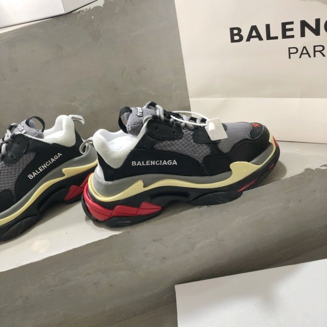 Balenciaga Mens Shoes Triple S Sneaker Whatapp