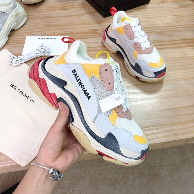 Balenciaga Womens Shoes Breathable Design Sneakers Luxury Brand Triple S Sneaker Whatapp