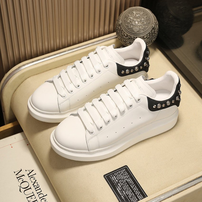 Alexander McQueen Womens Mens Shoes Fashion Sneakers Unisex Design Luxury Brand Oversized Sneaker with Box Whatapp