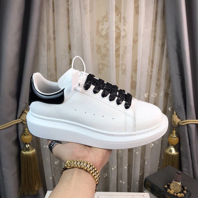 Alexander McQueen Womens Mens Shoes Fashion Sneakers Unisex Design Luxury Brand Oversized Sneaker with Box Whatapp