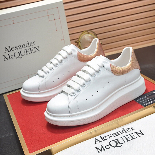 Alexander McQueen Womens Mens Shoes Fashion Sneakers Unisex Design Luxury Brand Oversized Sneaker with Box Whatapp