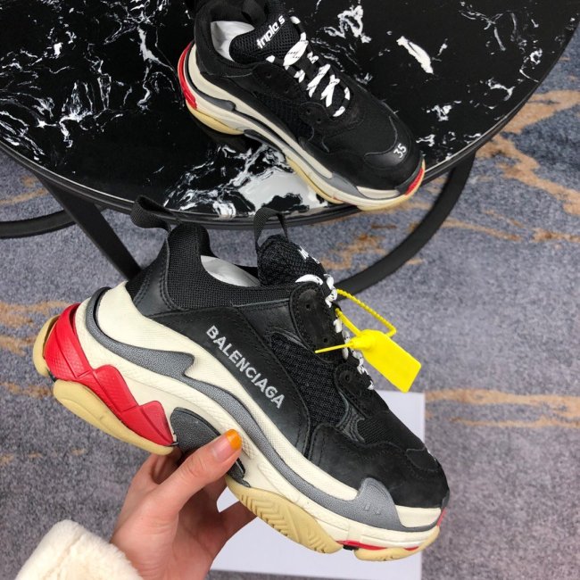 Balenciaga Womens Shoes Breathable Design Sneakers Luxury Brand Triple S Sneaker Whatapp