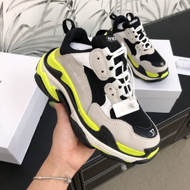 Balenciaga Mens Shoes Triple S Sneaker Whatapp