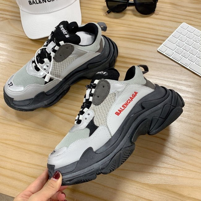 Balenciaga Mens Shoes Triple S Sneaker Whatapp