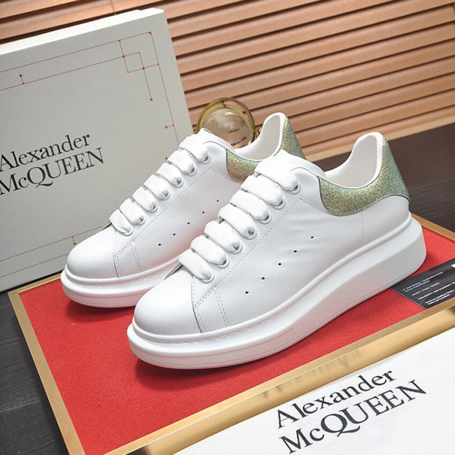 Alexander McQueen Womens Mens Shoes Fashion Sneakers Unisex Design Luxury Brand Oversized Sneaker with Box Whatapp