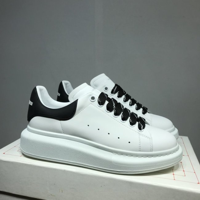 Alexander McQueen Men Shoes Fashion Design Luxury Brand Oversized Sneaker Whatapp