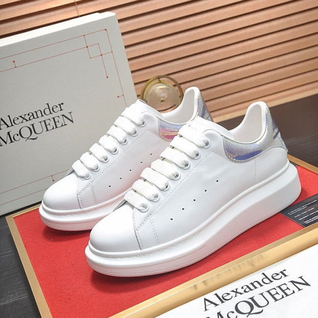 Alexander McQueen Womens Mens Shoes Fashion Sneakers Unisex Design Luxury Brand Oversized Sneaker with Box Whatapp