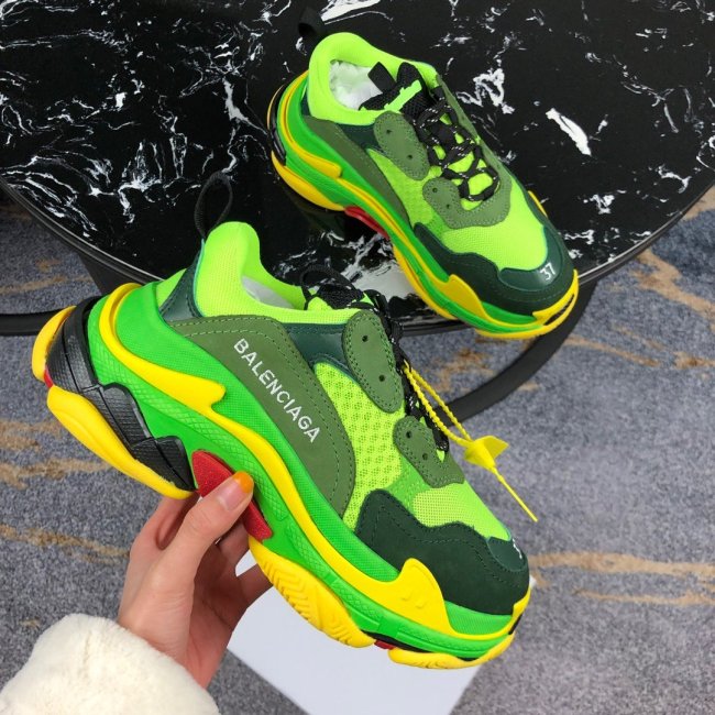 Balenciaga Mens Shoes Triple S Sneaker Whatapp