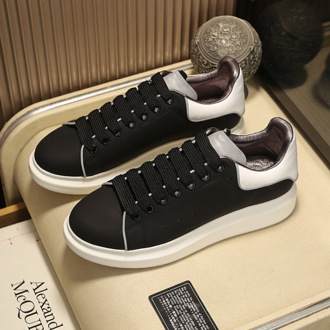 Alexander McQueen Womens Mens Shoes Fashion Sneakers Unisex Design Luxury Brand Oversized Sneaker with Box Whatapp