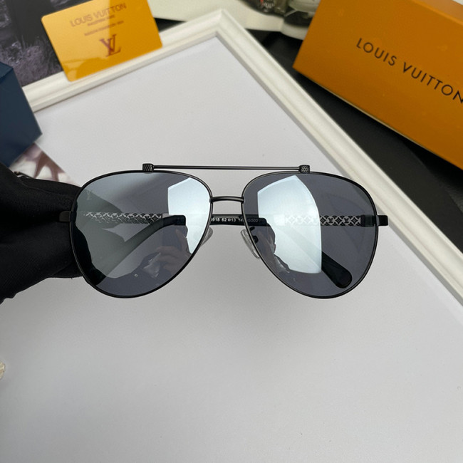 Louis Vuitton Mens Sunglasses with Origin Box 8119 Whatapp