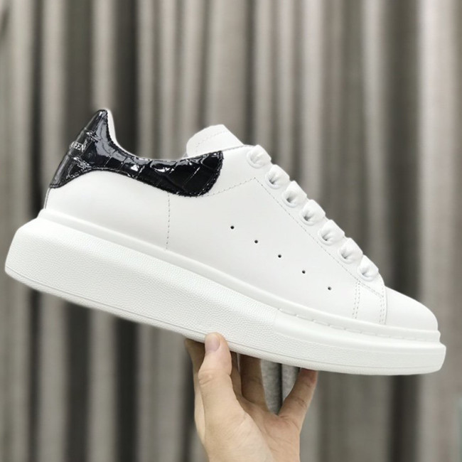 Alexander McQueen Men Shoes Fashion Design Luxury Brand Mens Men's Oversized Sneaker in White/Black with Original Box Whatapp