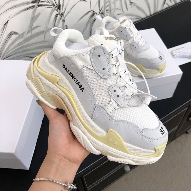 Balenciaga Mens Shoes Triple S Sneaker Whatapp