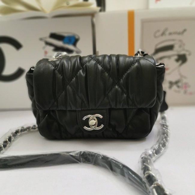 Chanel Womens Bag Shoulder Bag Chanel 19 Flap Bag Whatapp