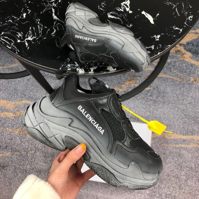 Balenciaga Womens Shoes Breathable Design Sneakers Luxury Brand Triple S Sneaker Whatapp