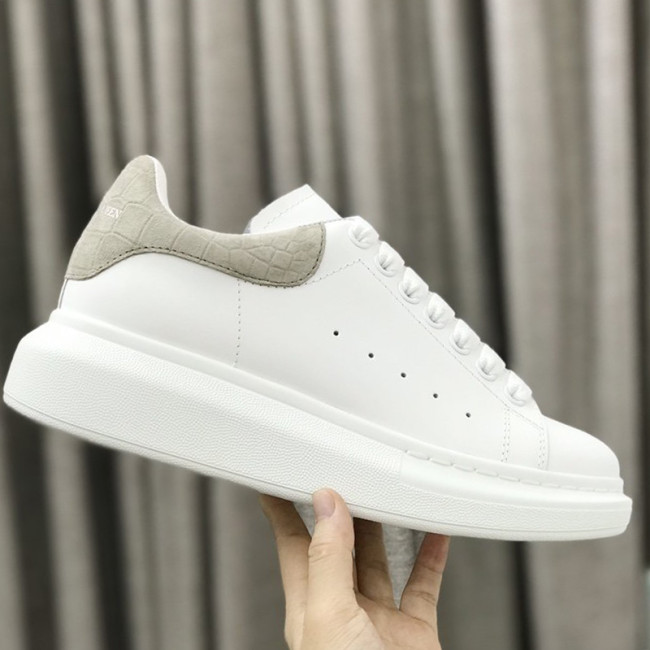 Alexander McQueen Men Shoes Fashion Design Luxury Brand Mens Men's Oversized Sneaker in White/Black with Original Box Whatapp