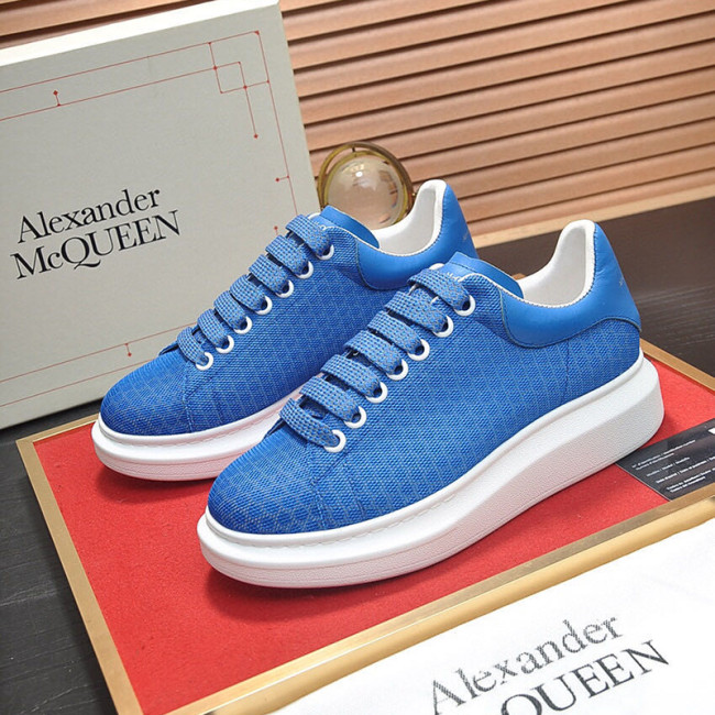 Alexander McQueen Womens Mens Shoes Fashion Sneakers Unisex Design Luxury Brand Oversized Sneaker with Box Whatapp