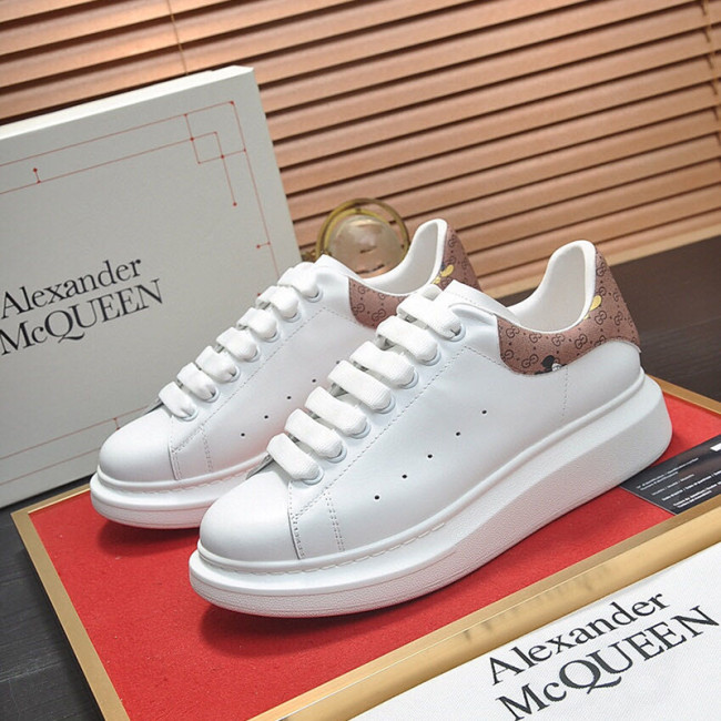 Alexander McQueen Womens Mens Shoes Fashion Sneakers Unisex Design Luxury Brand Oversized Sneaker with Box Whatapp