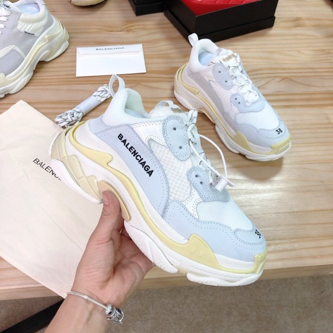 Balenciaga Mens Shoes Triple S Sneaker Whatapp