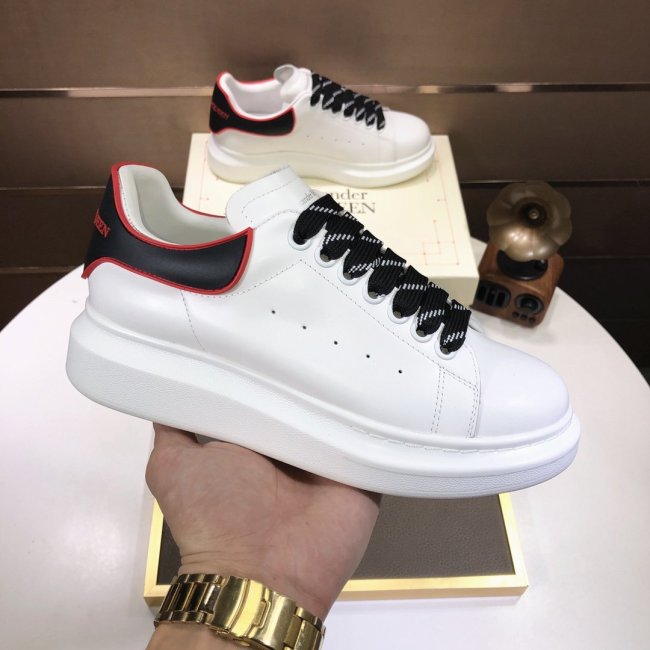 Alexander McQueen Womens Mens Shoes Fashion Sneakers Unisex Design Luxury Brand Oversized Sneaker with Box Whatapp