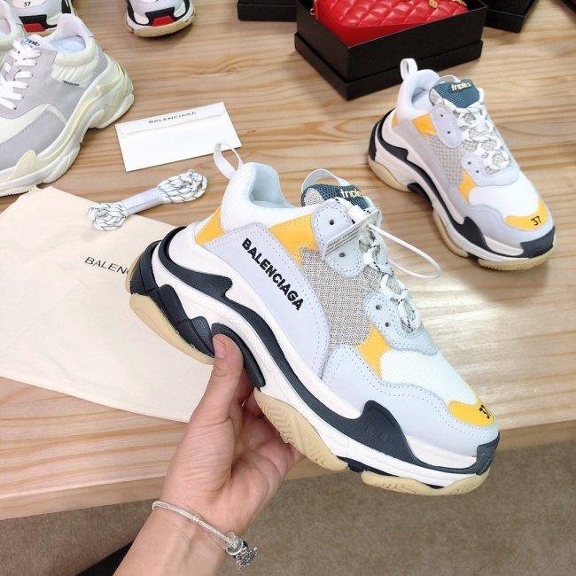 Balenciaga Mens Shoes Triple S Sneaker Whatapp