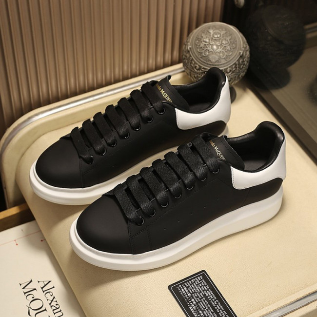 Alexander McQueen Womens Mens Shoes Fashion Sneakers Unisex Design Luxury Brand Oversized Sneaker with Box Whatapp