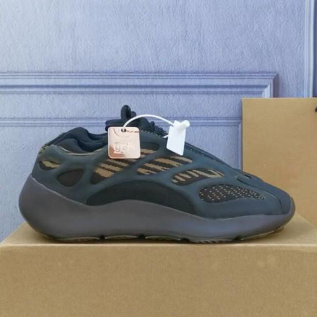 Adidas YEEZY Yeezy Boost 700 V3 Clay Brown sneakers Runner Sneakers Men Womens Shoes with Original Box Whatapp