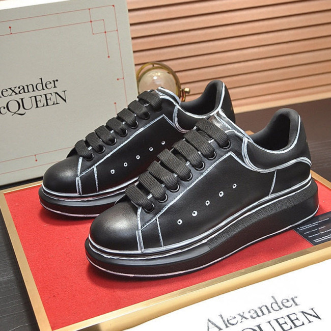 Alexander McQueen Womens Mens Shoes Fashion Sneakers Unisex Design Luxury Brand Oversized Sneaker with Box Whatapp