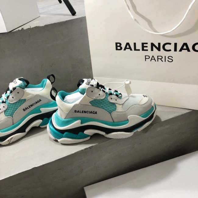 Balenciaga Mens Shoes Triple S Sneaker Whatapp