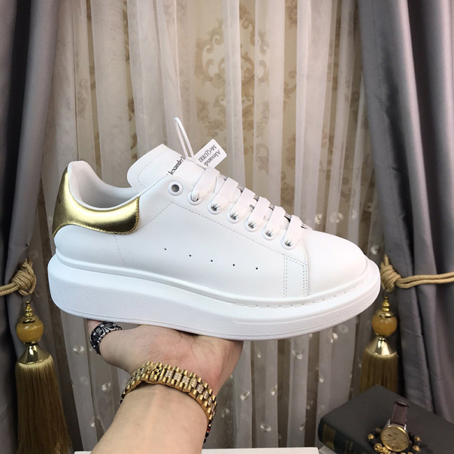 Alexander McQueen Womens Mens Shoes Fashion Sneakers Unisex Design Luxury Brand Oversized Sneaker with Box Whatapp