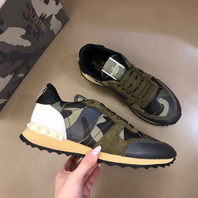 Valentino Men Shoes Fashion Design Luxury Brand ROCKRUNNER CAMOUFLAGE LAMINATED STUDDED SNEAKER with Original Box Whatapp