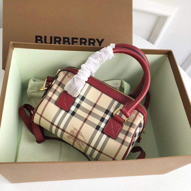 Burberry Womens Bag Crossbody Bag Whatapp