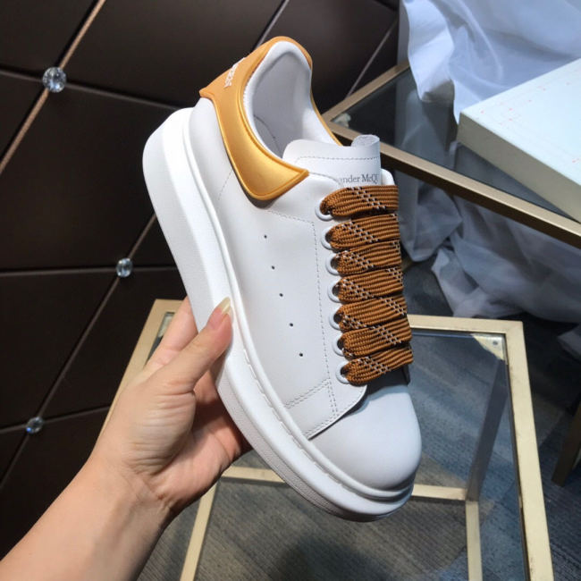 Alexander McQueen Womens Mens Shoes Fashion Sneakers Unisex Design Luxury Brand Oversized Sneaker with Box Whatapp